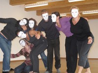Foto: Tanz mit Masken
